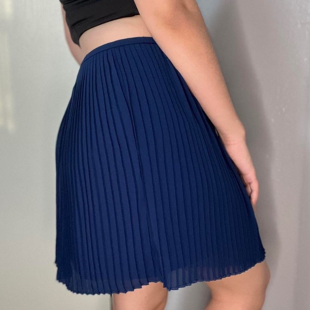 NAVY BLUE PLEADED SKIRT